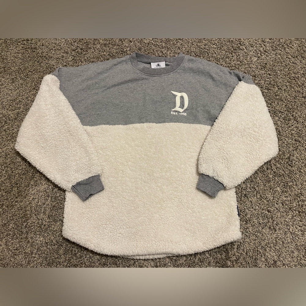 Disney Disneyland Resort Sherpa Fleece Spirit Jersey Gray White Size XS